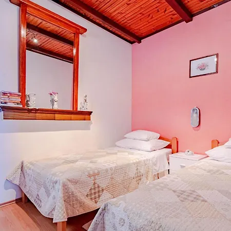 Vikendica 2 Bedroom Cozy In Vela Luka